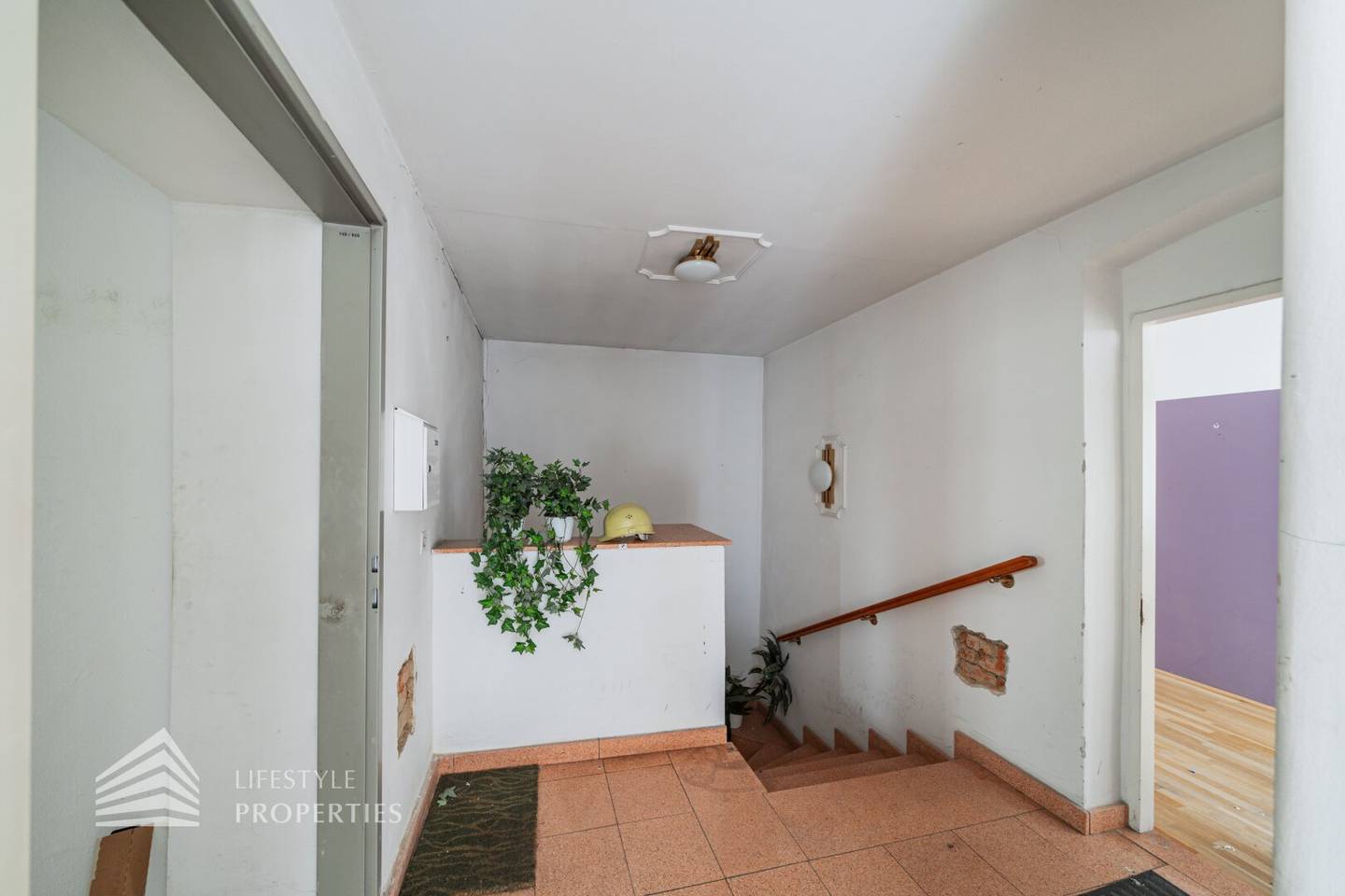 Tenant-free Gründerzeit rental building with approved expansion potential near Wilhelminenberg