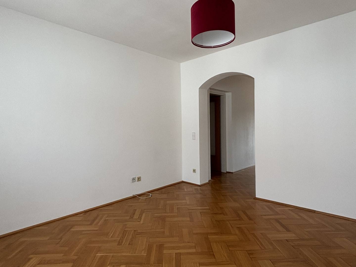 Wohnung with loggia near train station