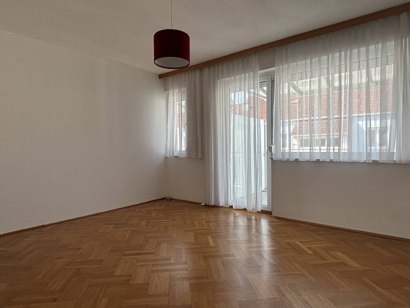 Wohnung with loggia near train station