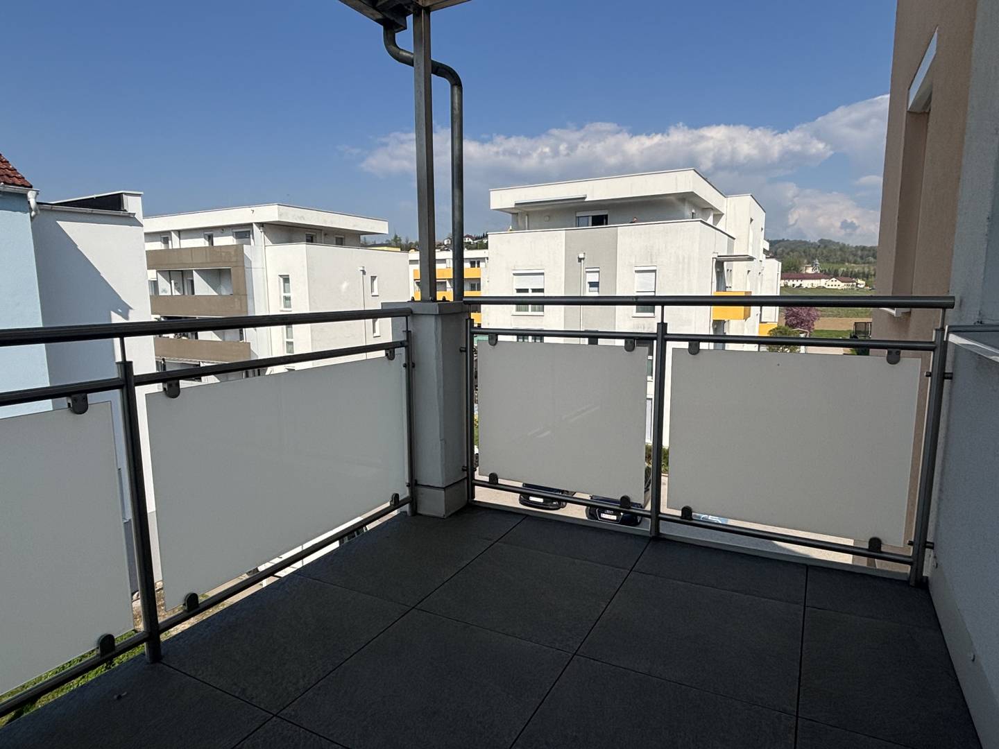 Wohnung with loggia near train station
