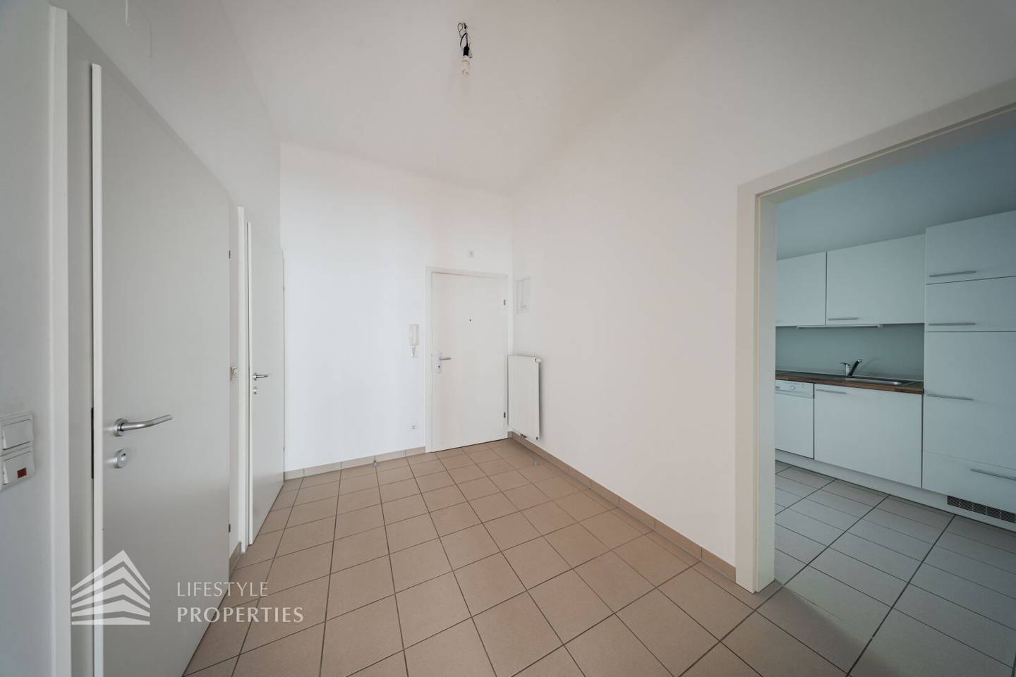 Bright renovated apartment with elevator near Arenbergpark