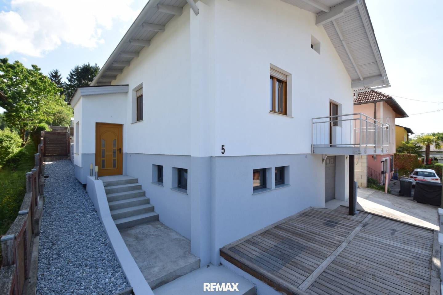 Peaceful holiday home with balcony and garage in the Dunkelsteinerwald