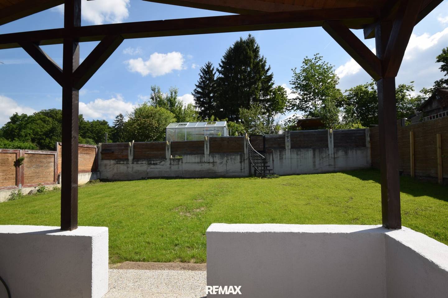 Peaceful holiday home with balcony and garage in the Dunkelsteinerwald