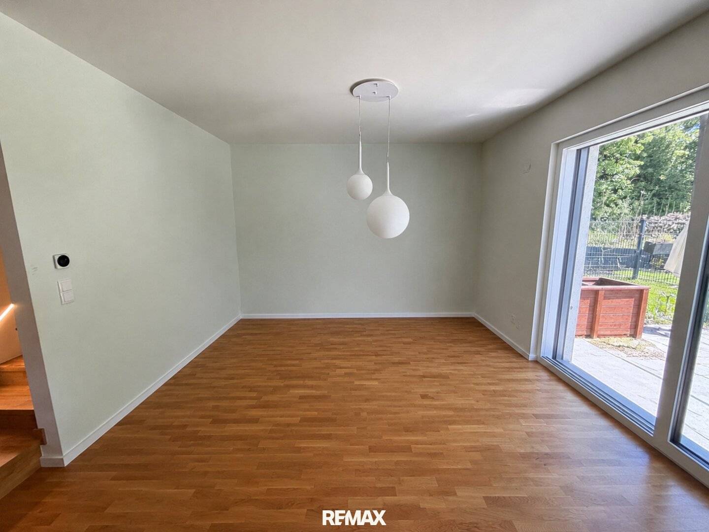 Modern townhouse with garden and parking in quiet location