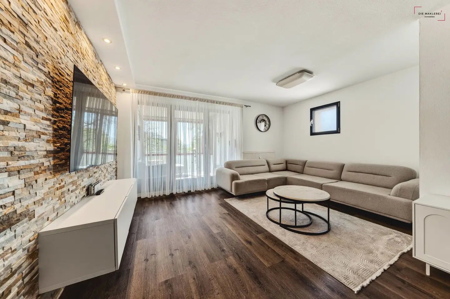 Wohnung kernsaniert mit Loggia Tiefgaragenplatz
