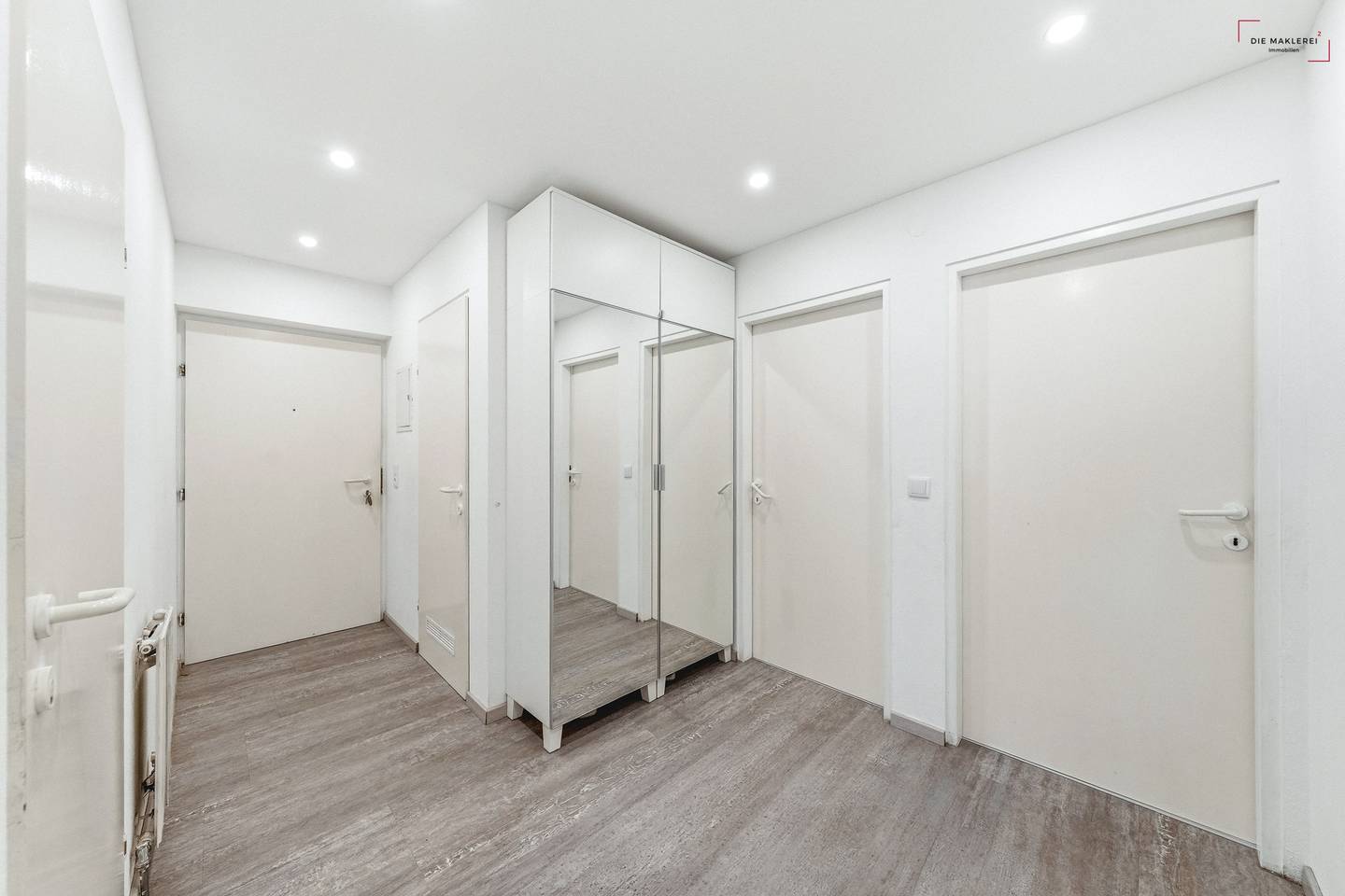 Apartment renovated with loggia and garage space