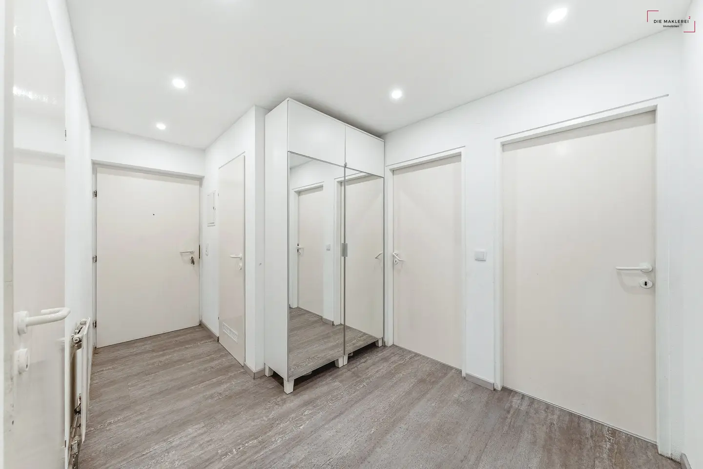 Apartment renovated with loggia and garage space