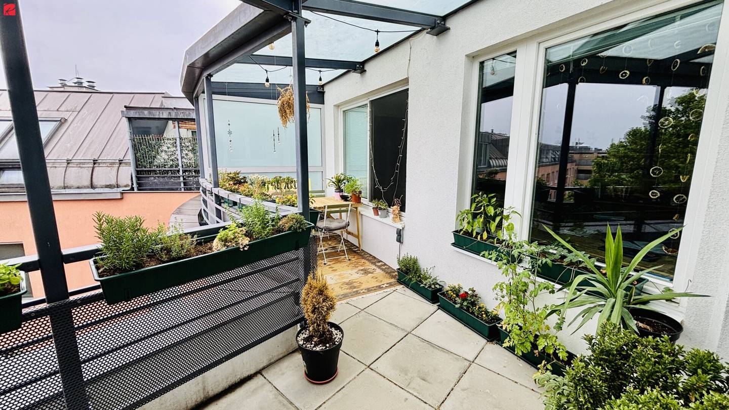 Top floor apartment loggia underground garage