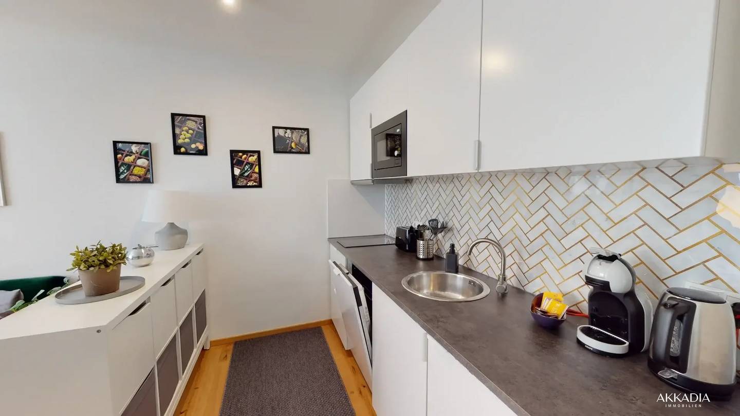 Apartment near Rudolfsplatz with open living area