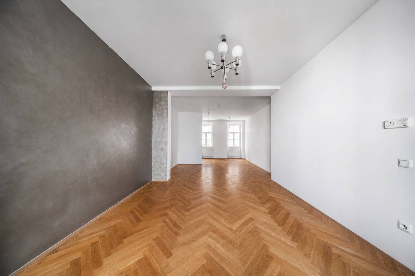 Wohnung Altbau mit Pawlatsche lichtdurchflutet