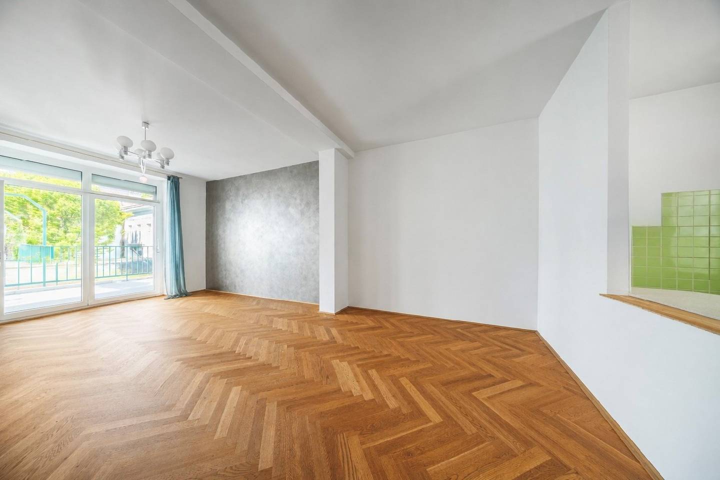 Wohnung Altbau mit Pawlatsche lichtdurchflutet