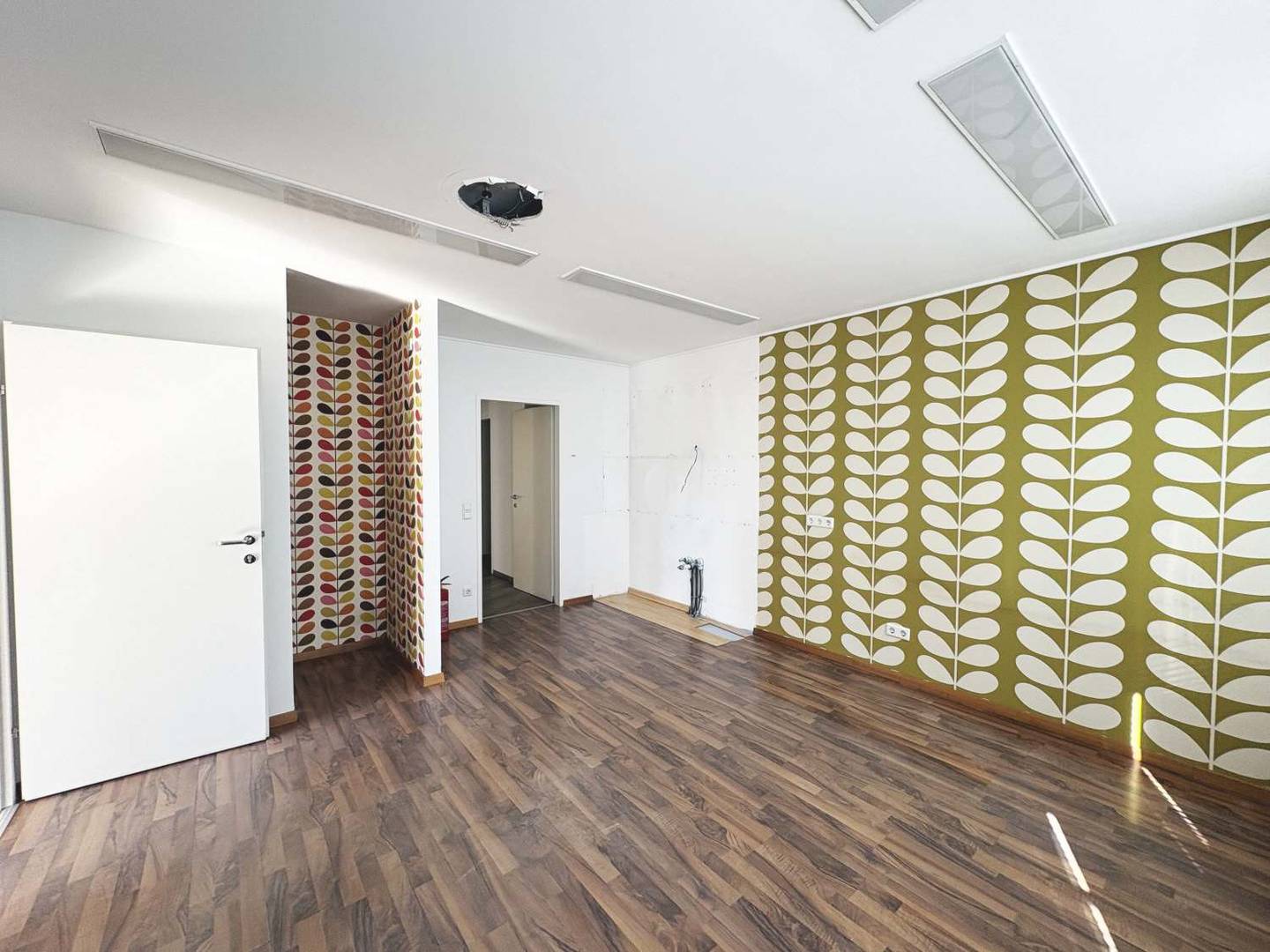 Office space with good transport links and elevator in the 16th district