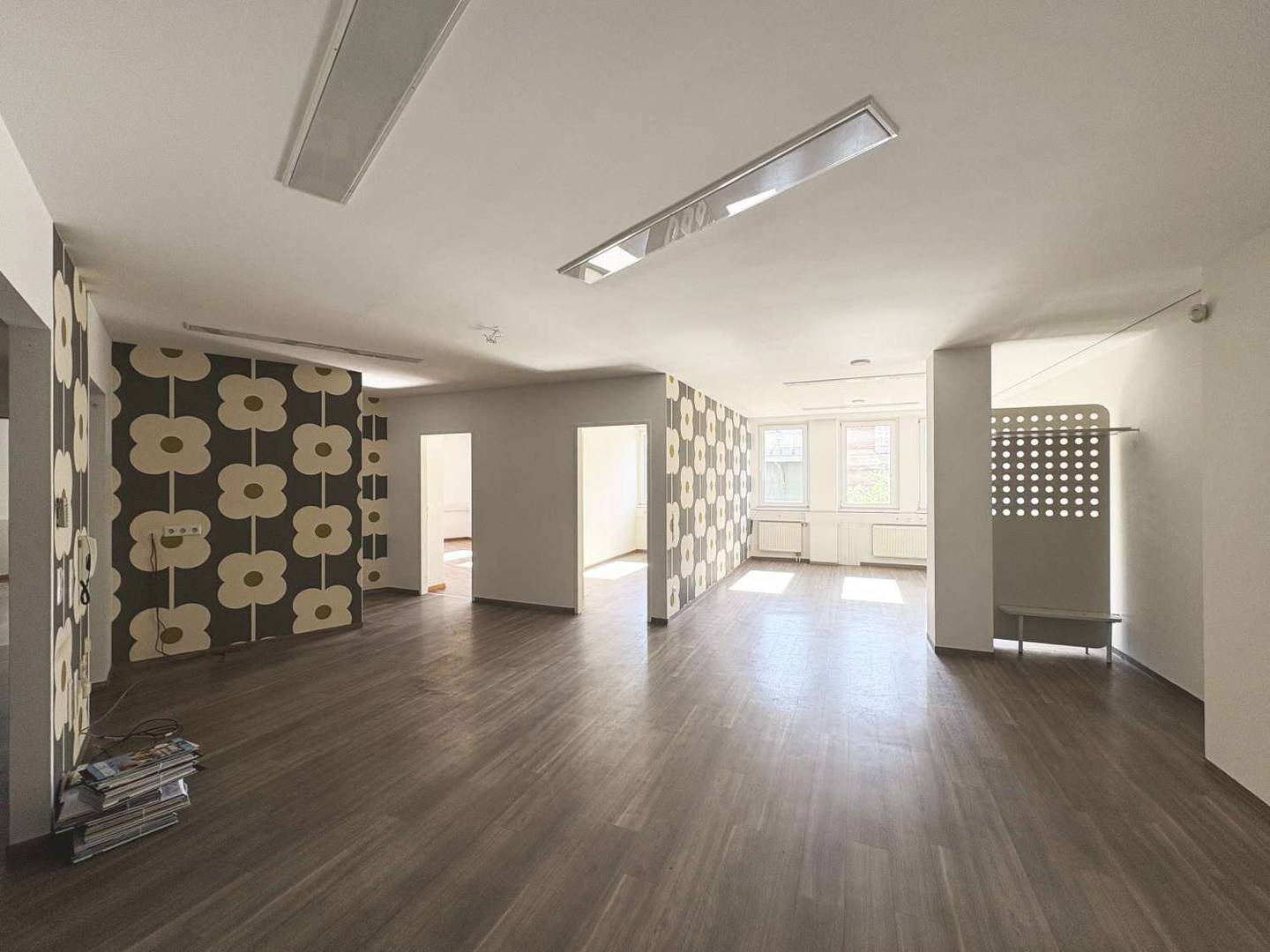 Office space with good transport links and elevator in the 16th district