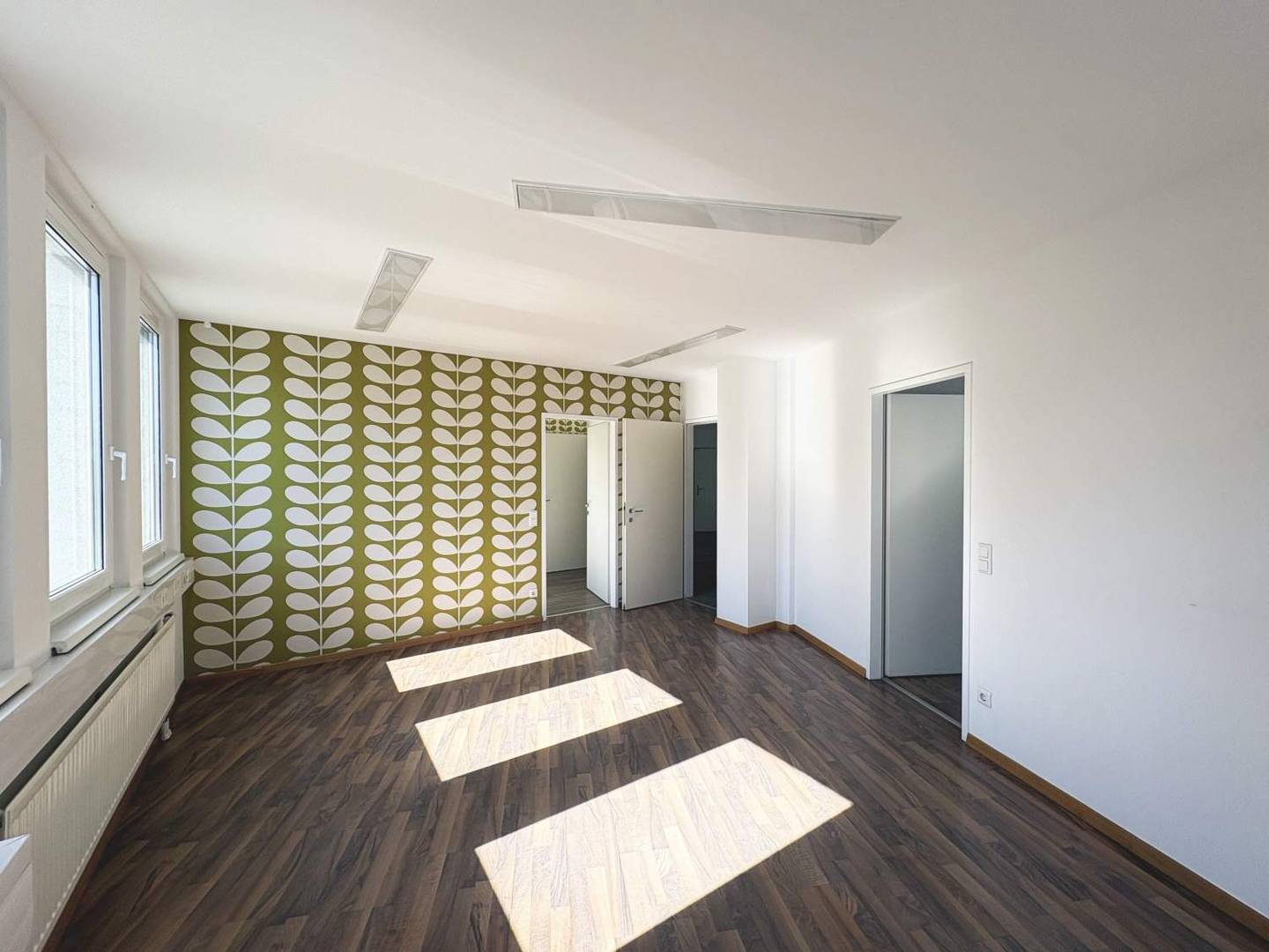 Office space with good transport links and elevator in the 16th district