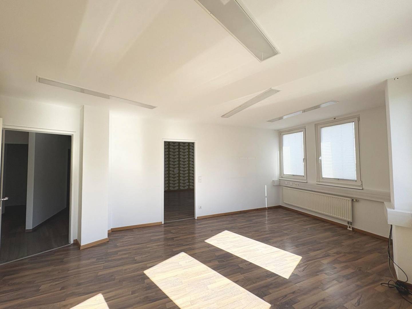 Office space with good transport links and elevator in the 16th district