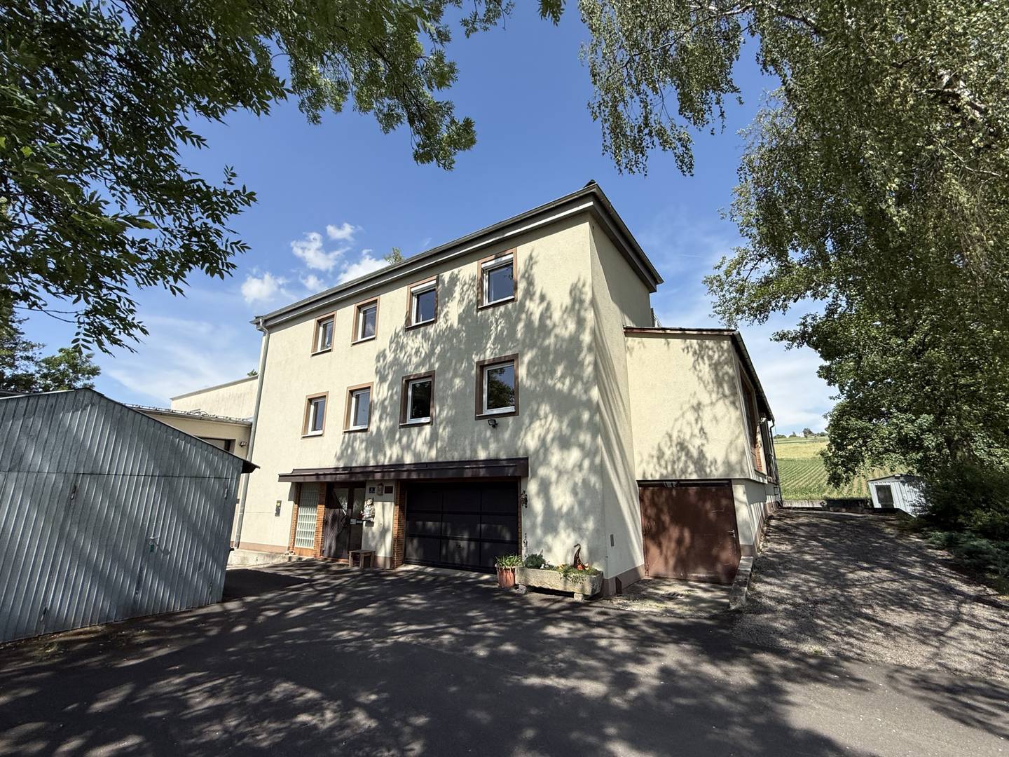 Versatile commercial hall with office and storage in Alkoven