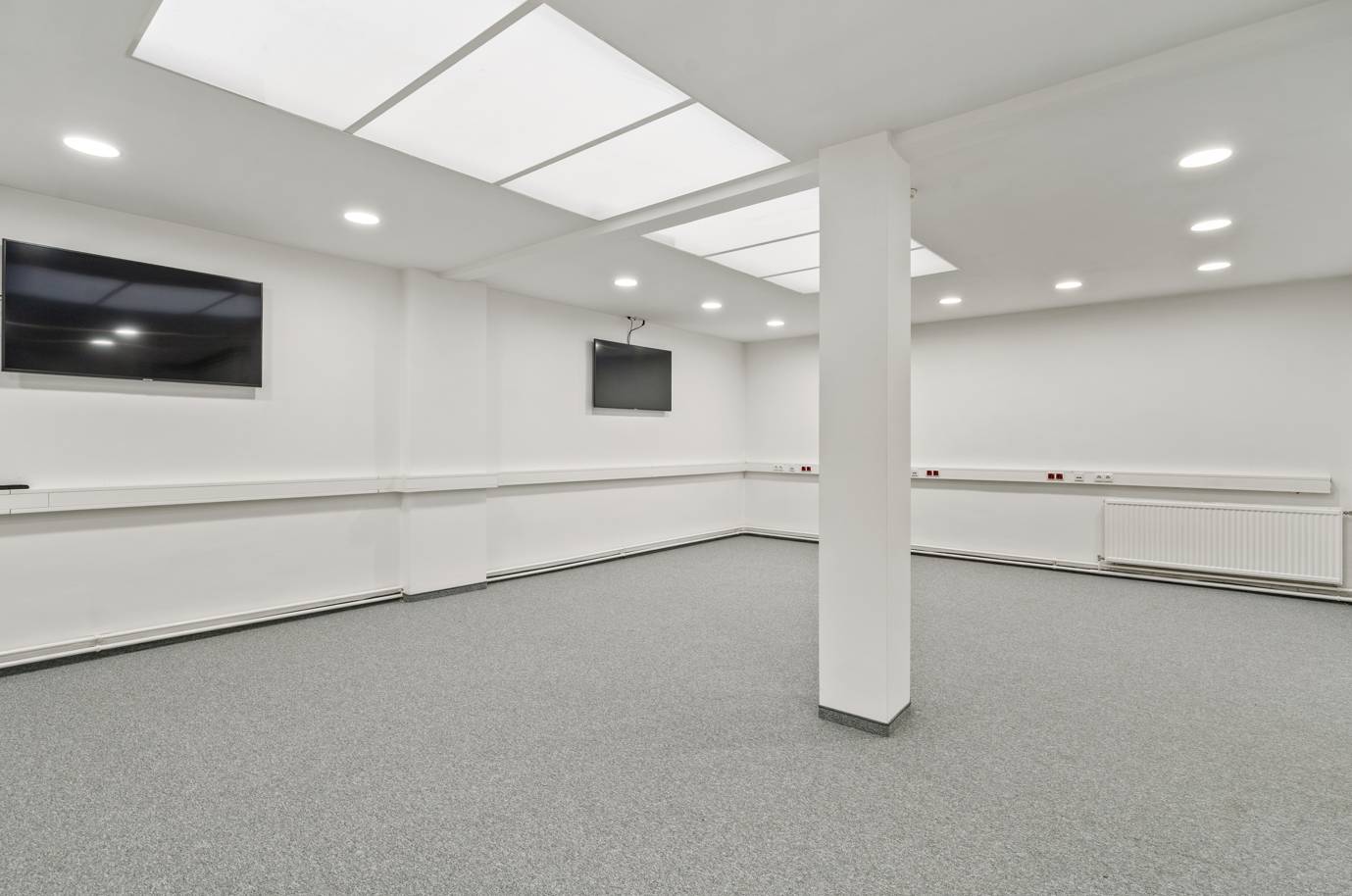 Office Space with Freight Elevator and Air Conditioning near Wien Mitte