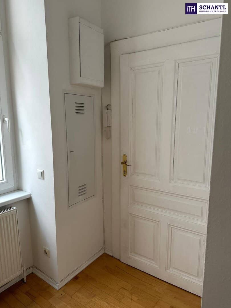 Apartment loggia in quiet courtyard by Danube