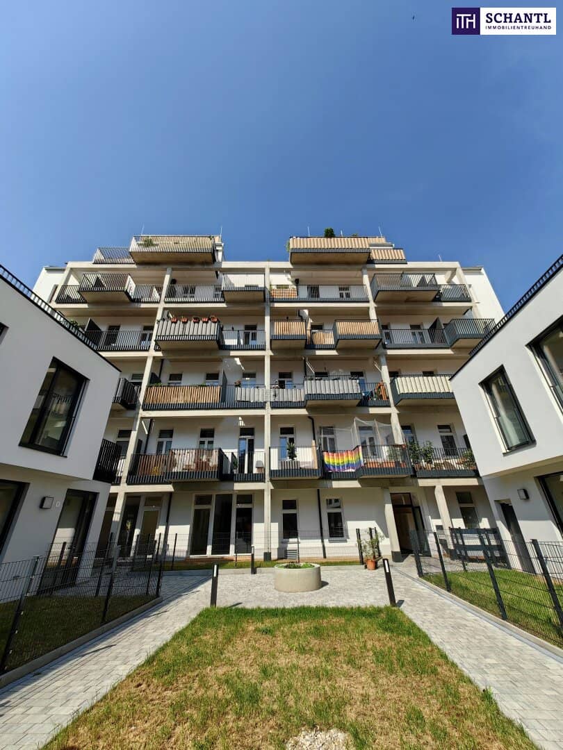 Apartment loggia in quiet courtyard by Danube