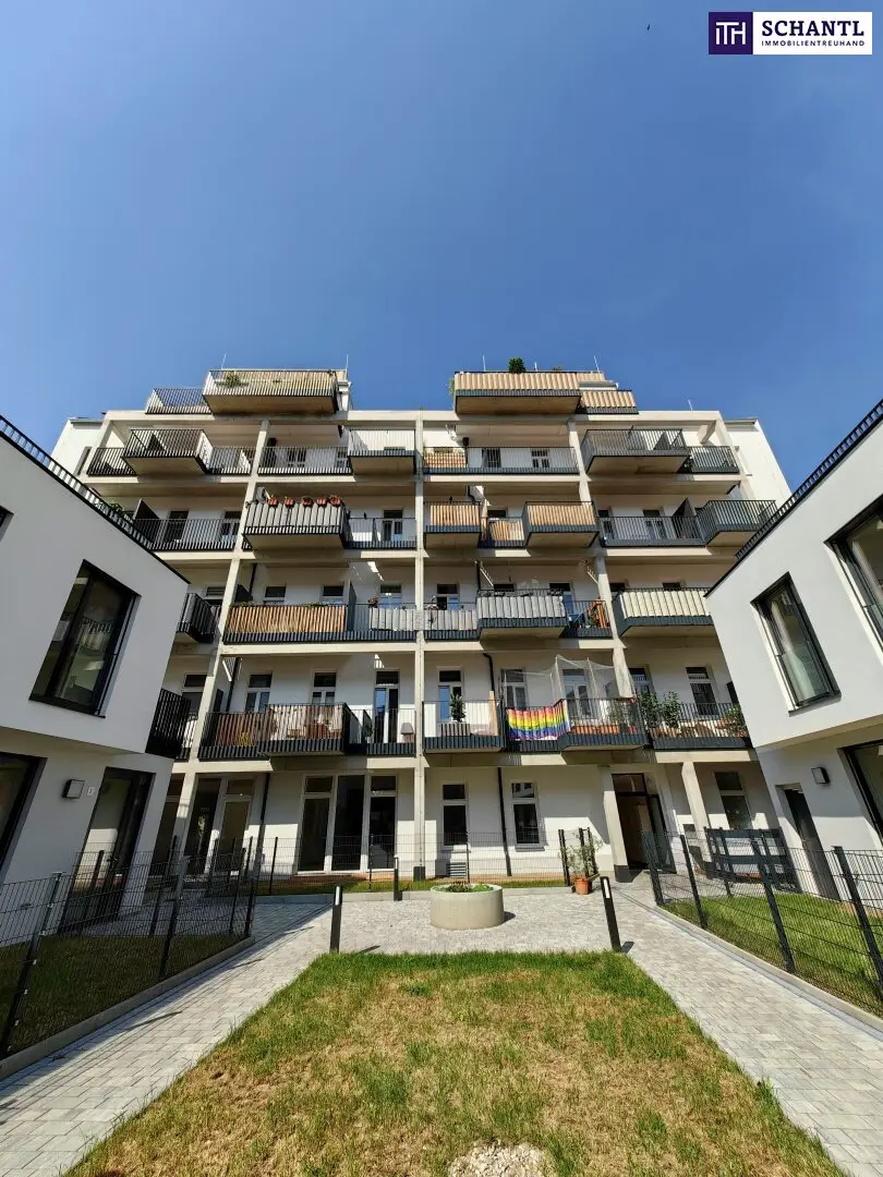 Apartment loggia in quiet courtyard by Danube
