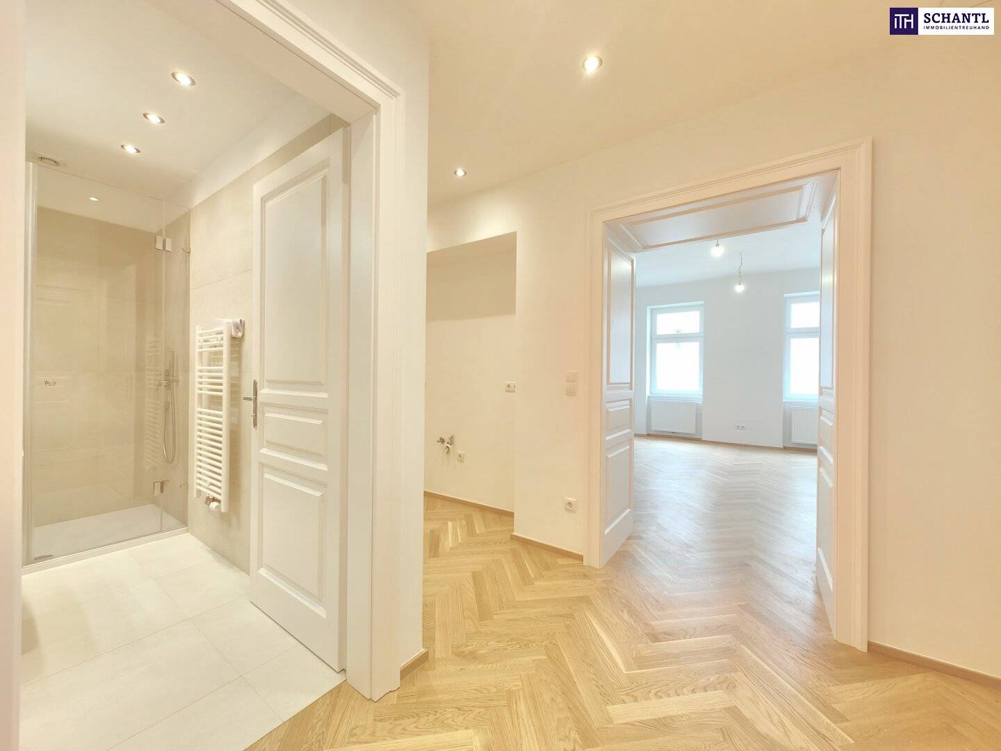 Altbauwohnung near Augarten courtyard renovated