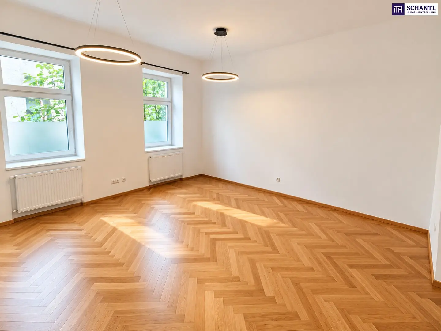 Altbauwohnung aufwendig saniert mit Terrasse