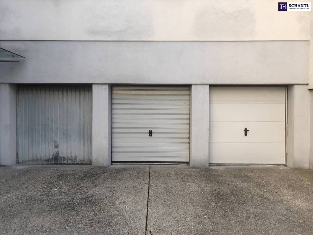 Garage with three parking spaces in Favoriten