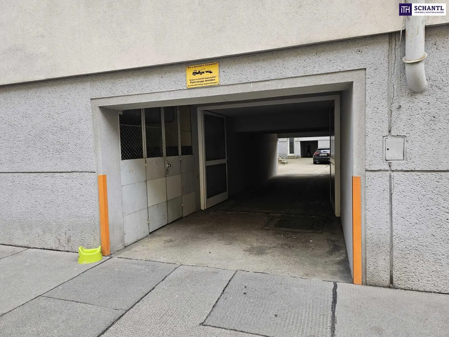 Garage mit drei Stellplätzen in Favoriten