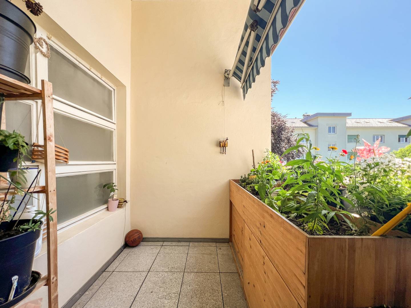 Bright 4 Room Apartment with Balcony and Courtyard View in Bregenz