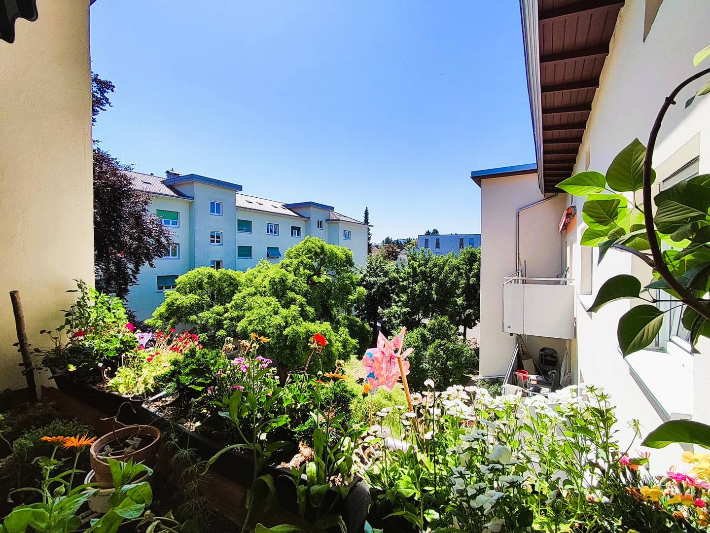 Bright 4 Room Apartment with Balcony and Courtyard View in Bregenz