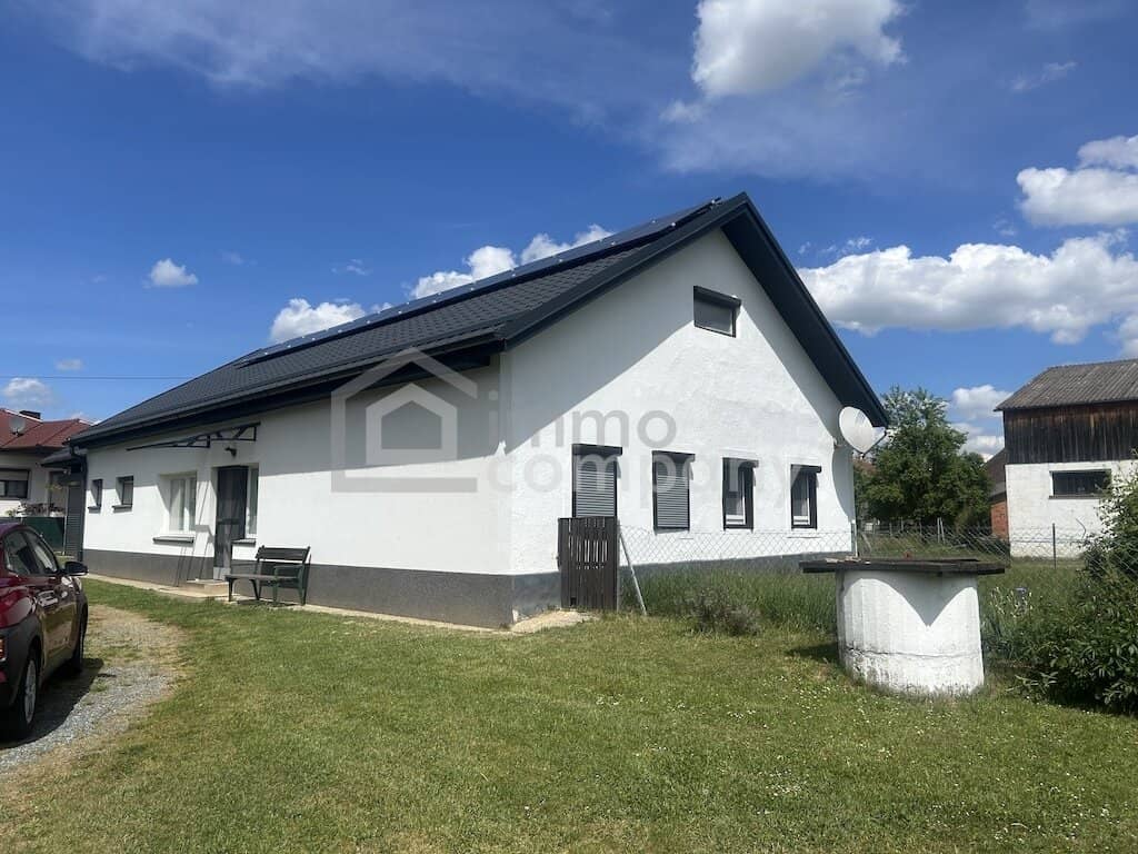 Sanierte Familienvilla mit großem Garten und Photovoltaik