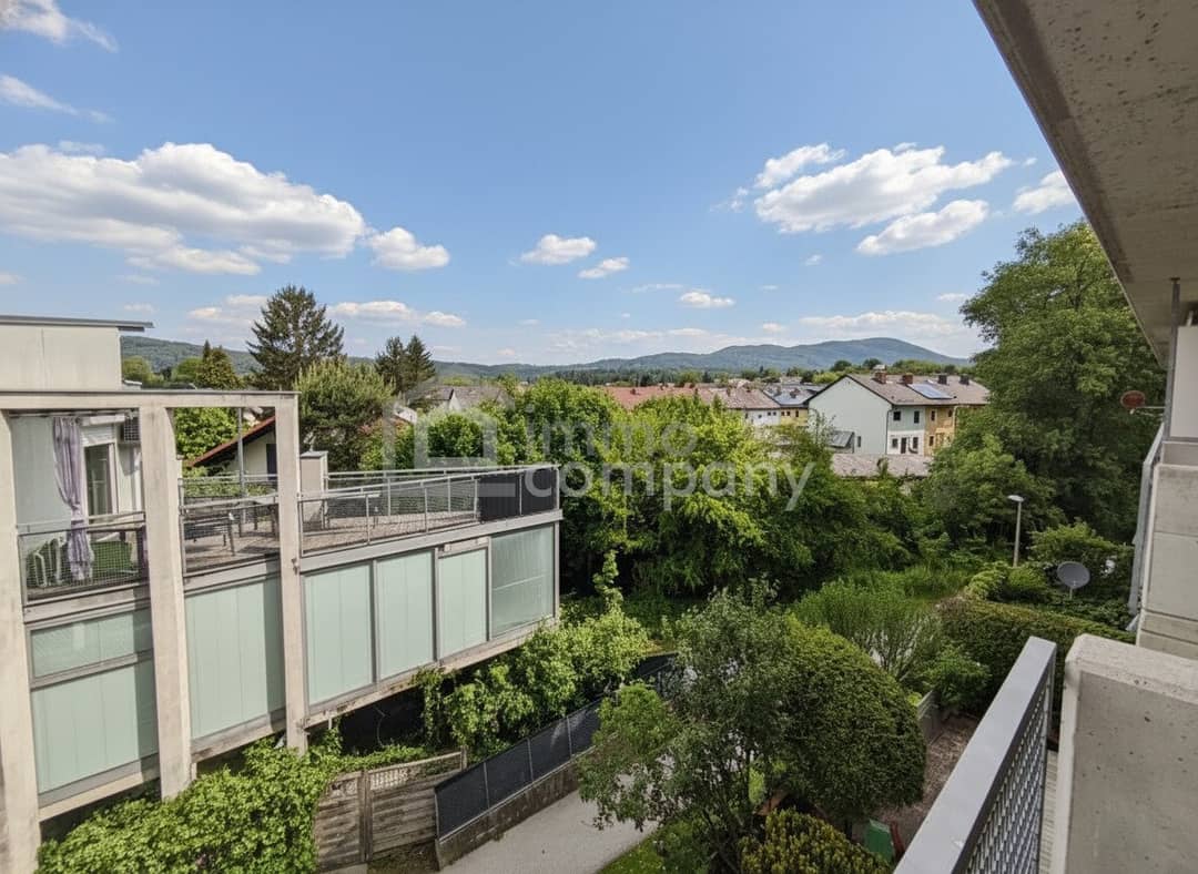 Dachgeschosswohnung mit zwei Balkonen Stellplatz