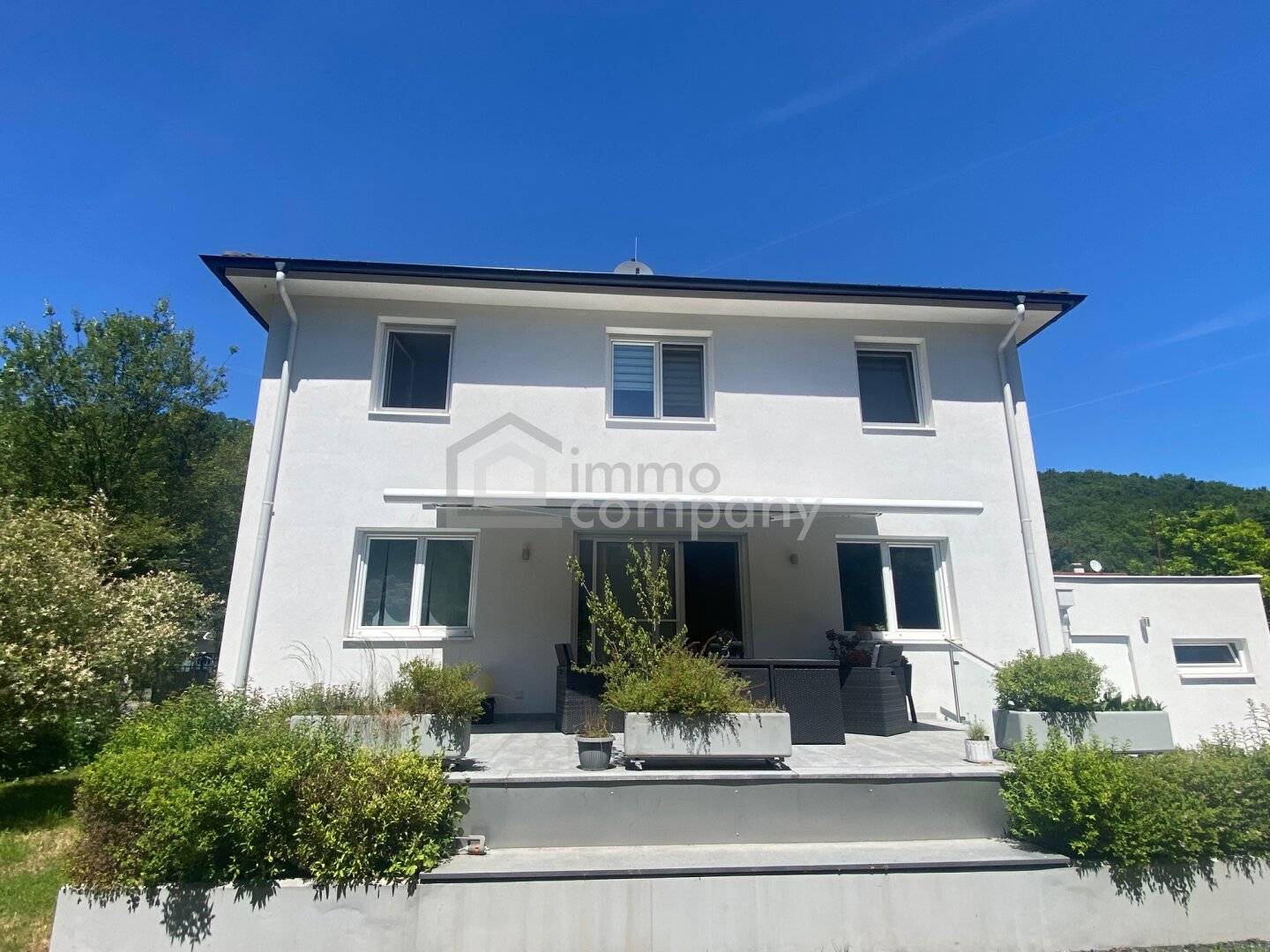Einfamilienhaus mit Terrasse und Blick in den Wienerwald