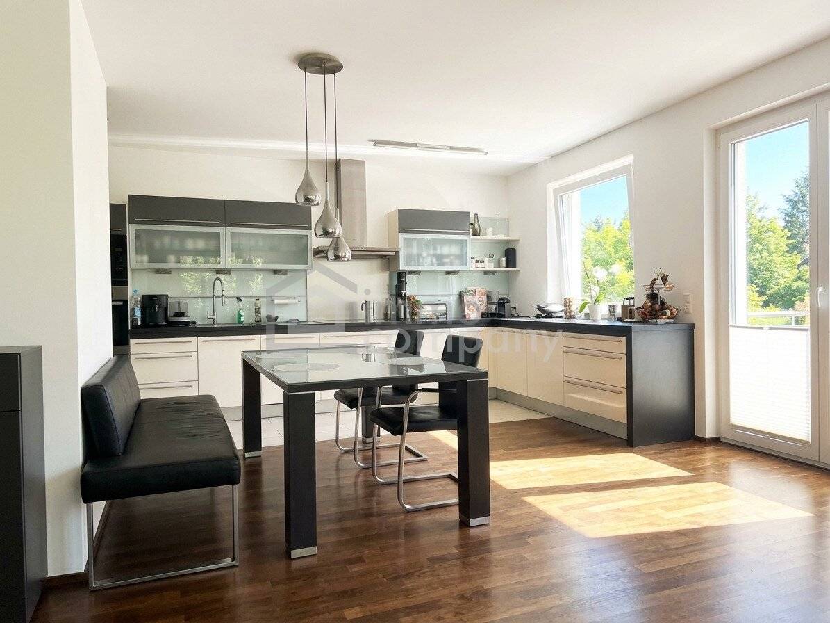 Einfamilienhaus mit Terrasse und Blick in den Wienerwald