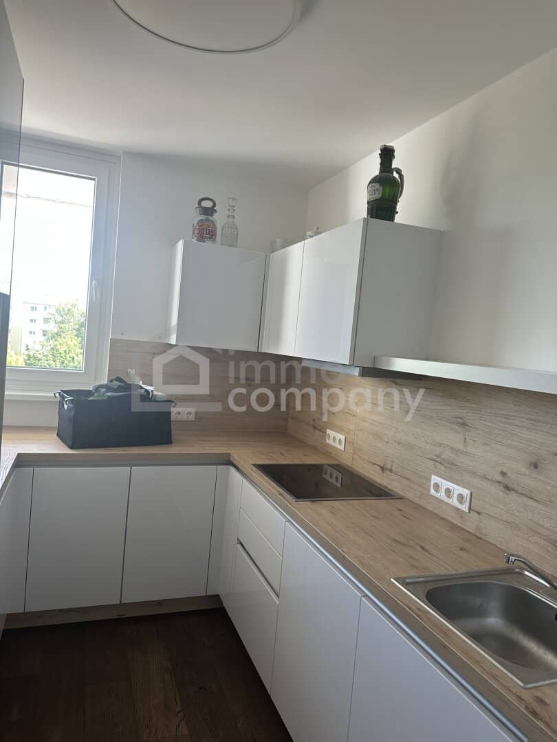 Moderne Wohnung mit Loggia und Grünblick