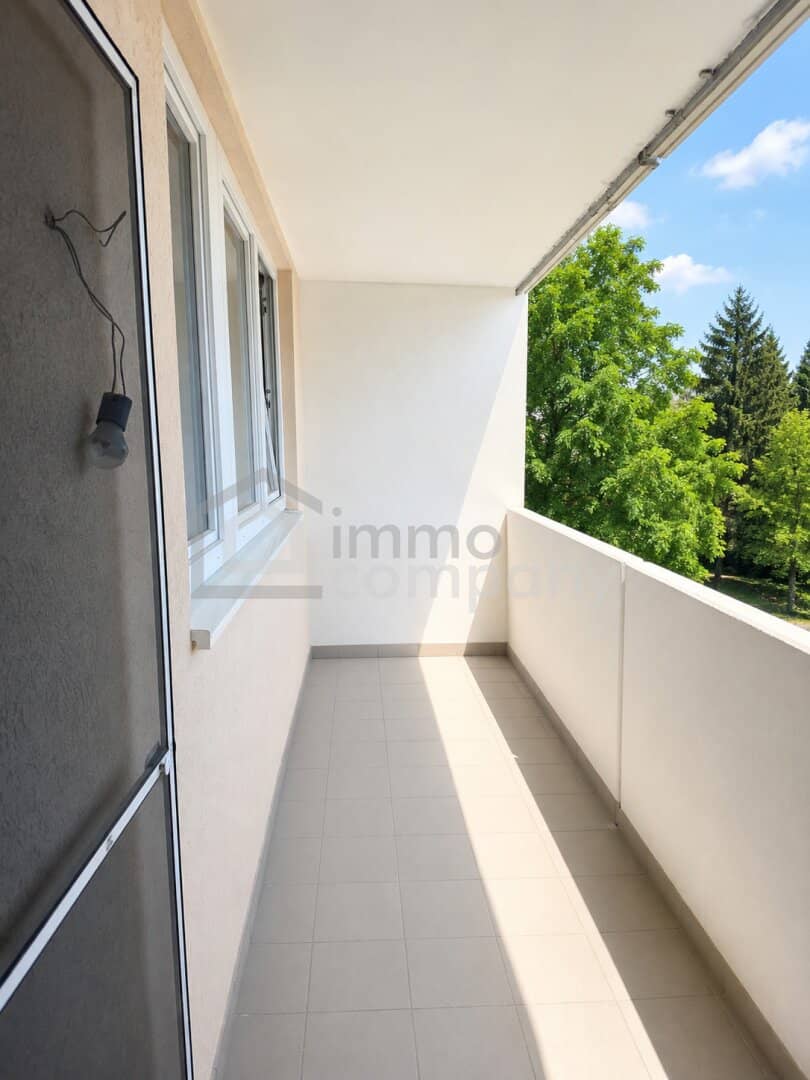 Moderne Wohnung mit Loggia und Grünblick