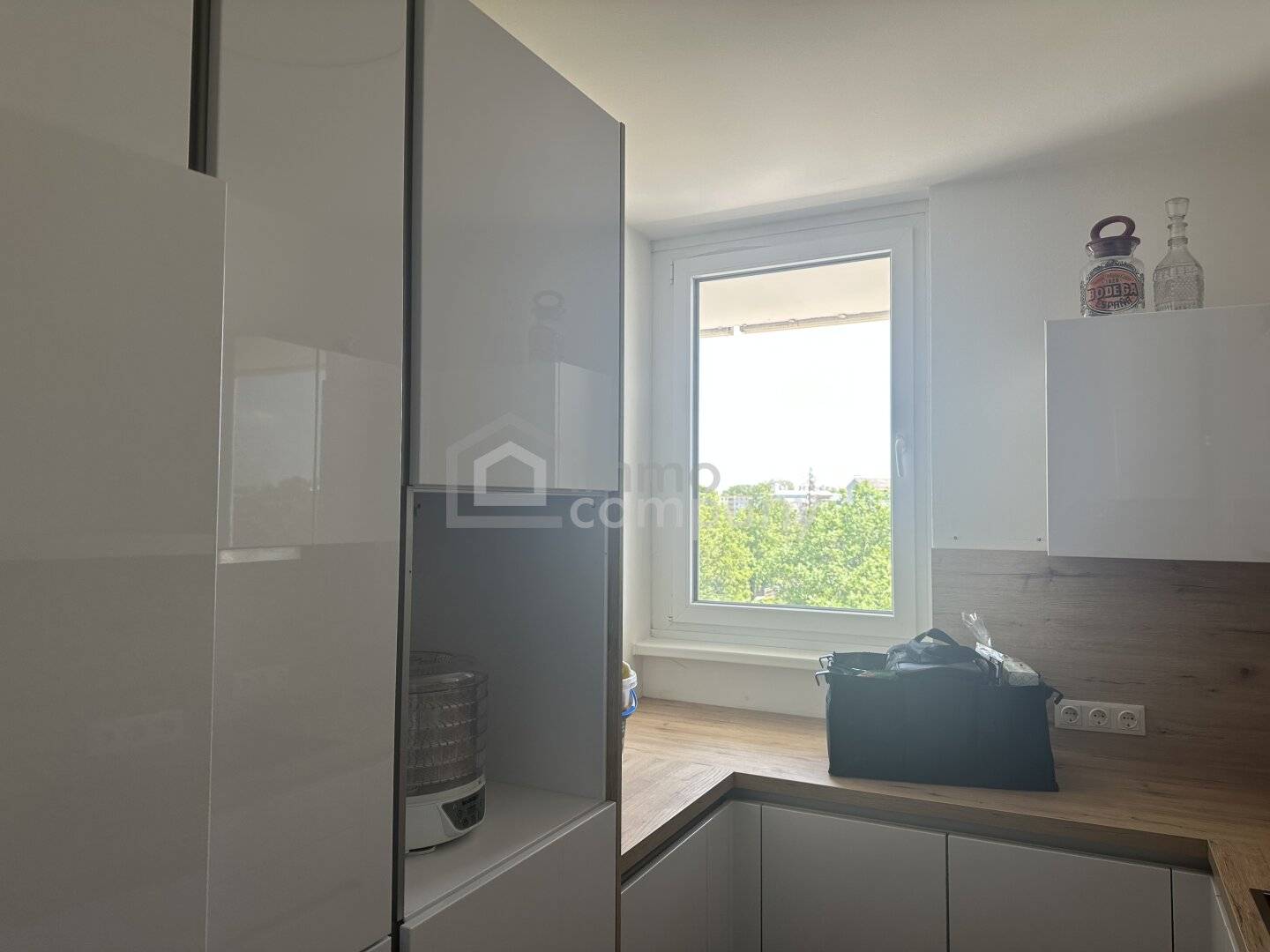 Moderne Wohnung mit Loggia und Grünblick