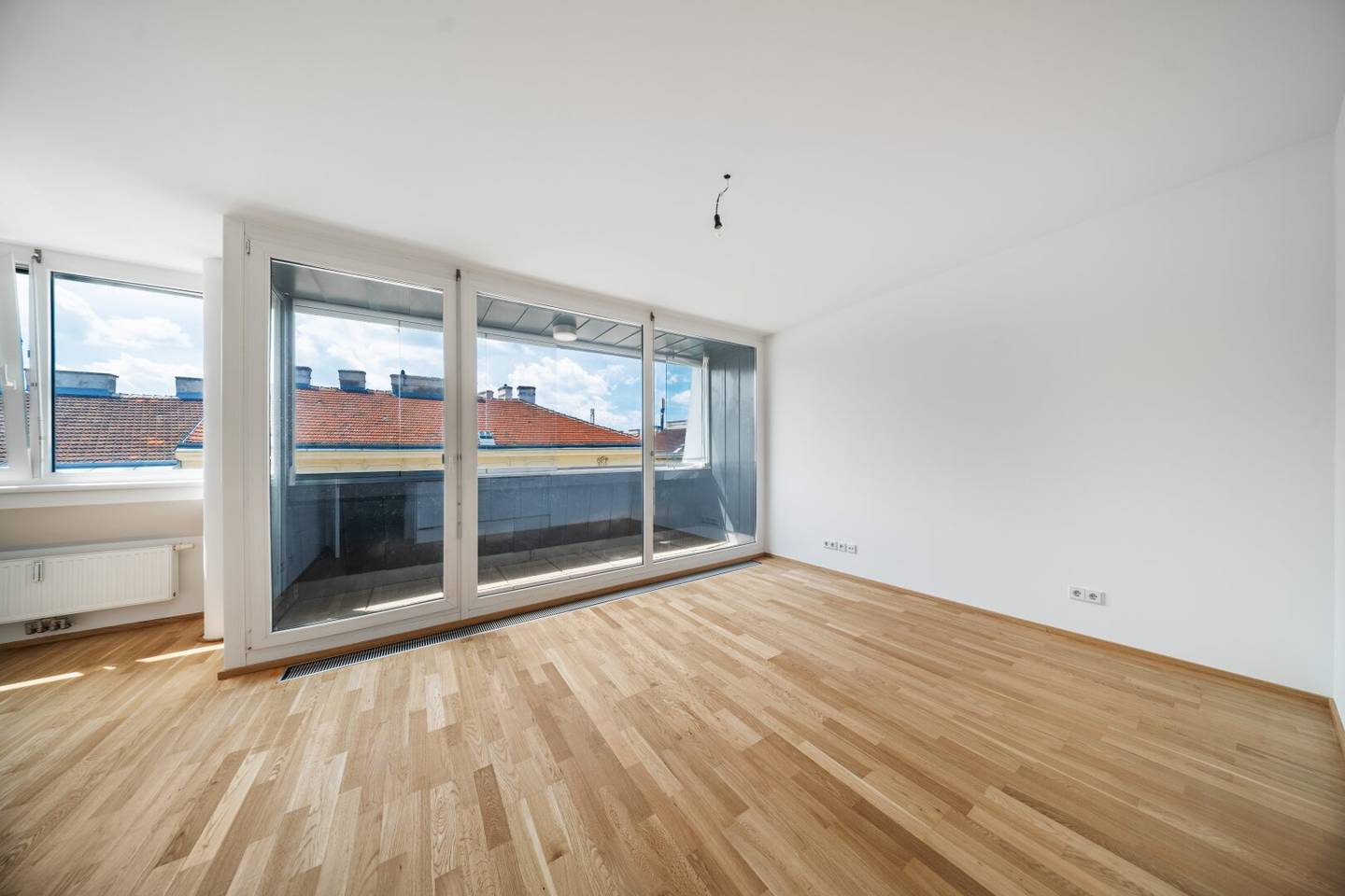 TOPMIKROLAGE! Sonnige DACHWOHNUNG mit traumhafter Loggia, FERNBLICK und PRIVATSPHÄRE!
