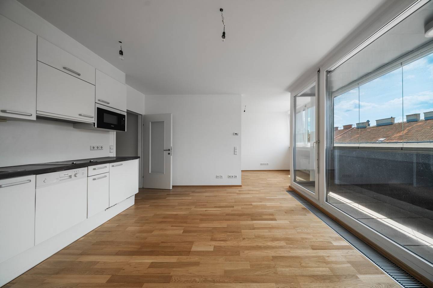 TOPMIKROLAGE! Sonnige DACHWOHNUNG mit traumhafter Loggia, FERNBLICK und PRIVATSPHÄRE!