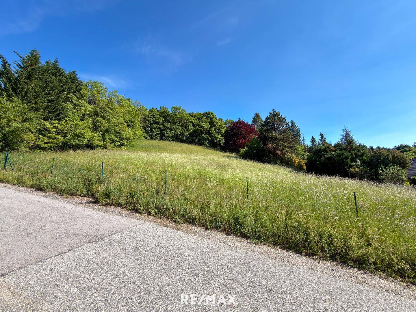 Building plot with panoramic view in quiet hillside location