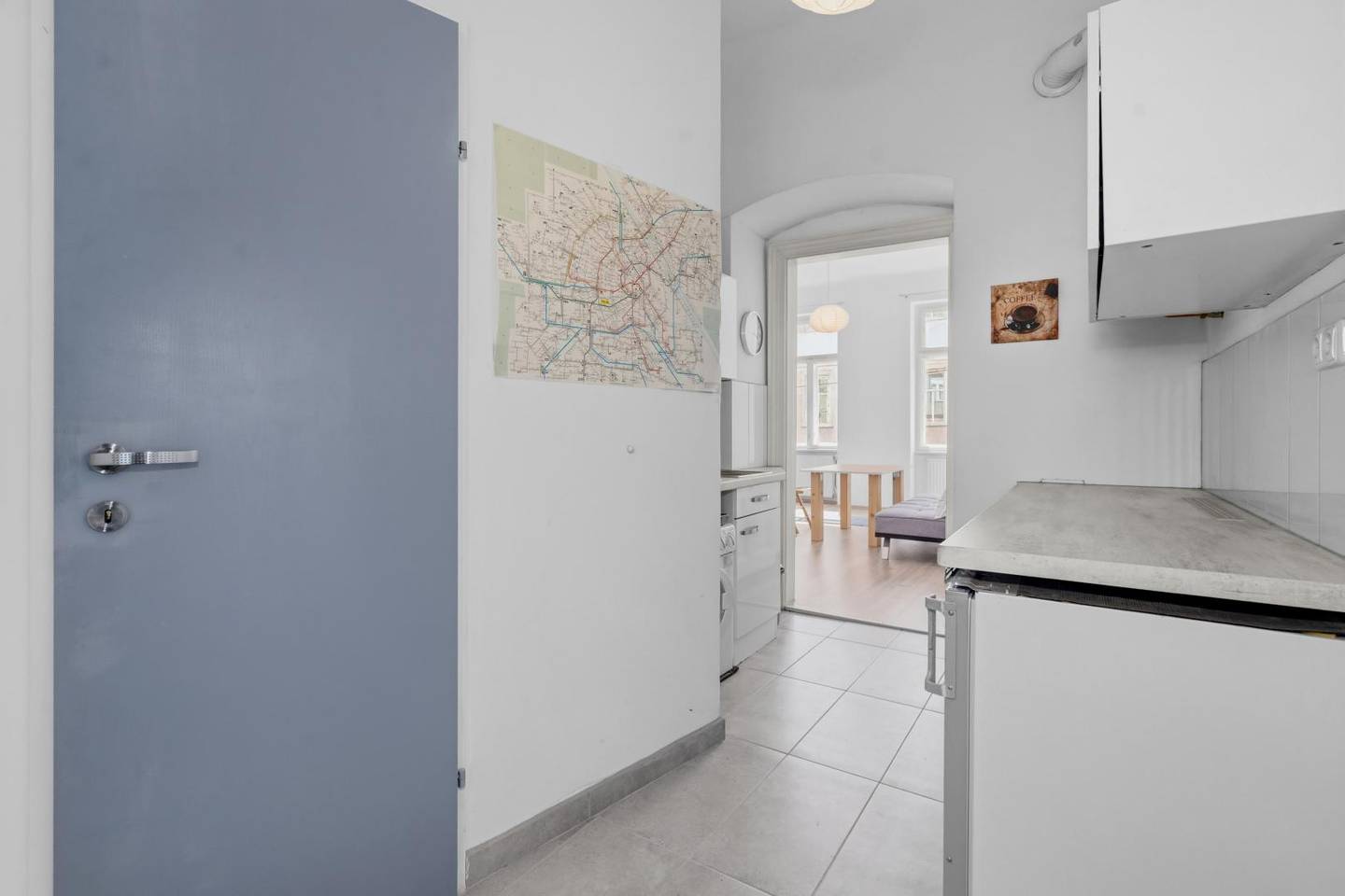 Old building apartment with high ceilings near Schönbrunn U4