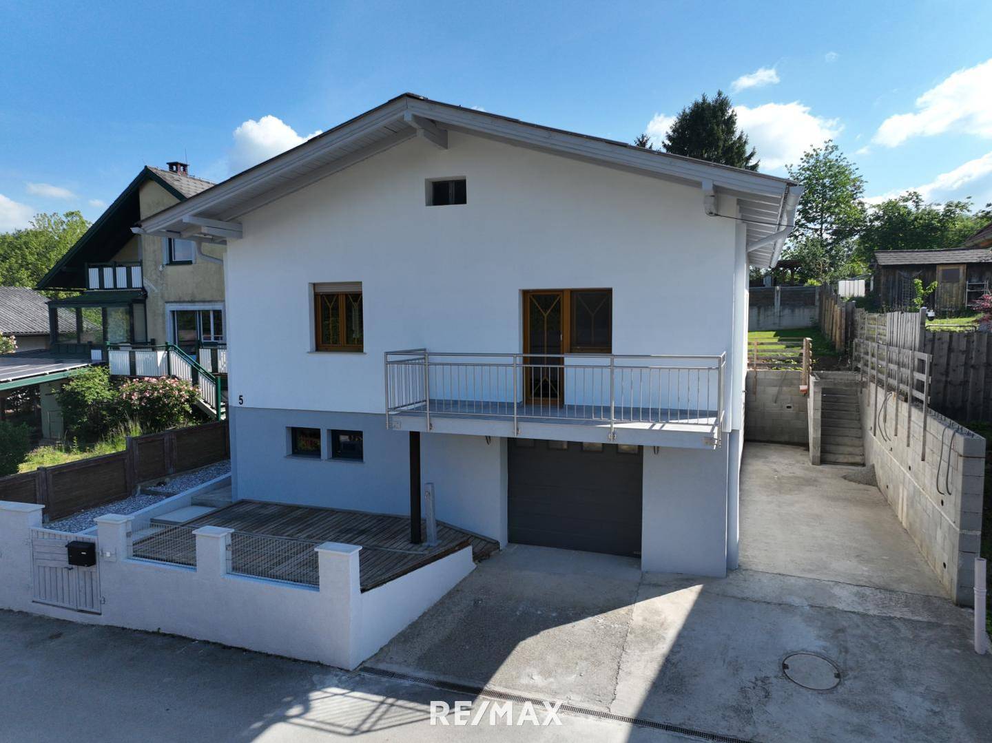 Single-family house with balcony and garage in Neu-Gerolding