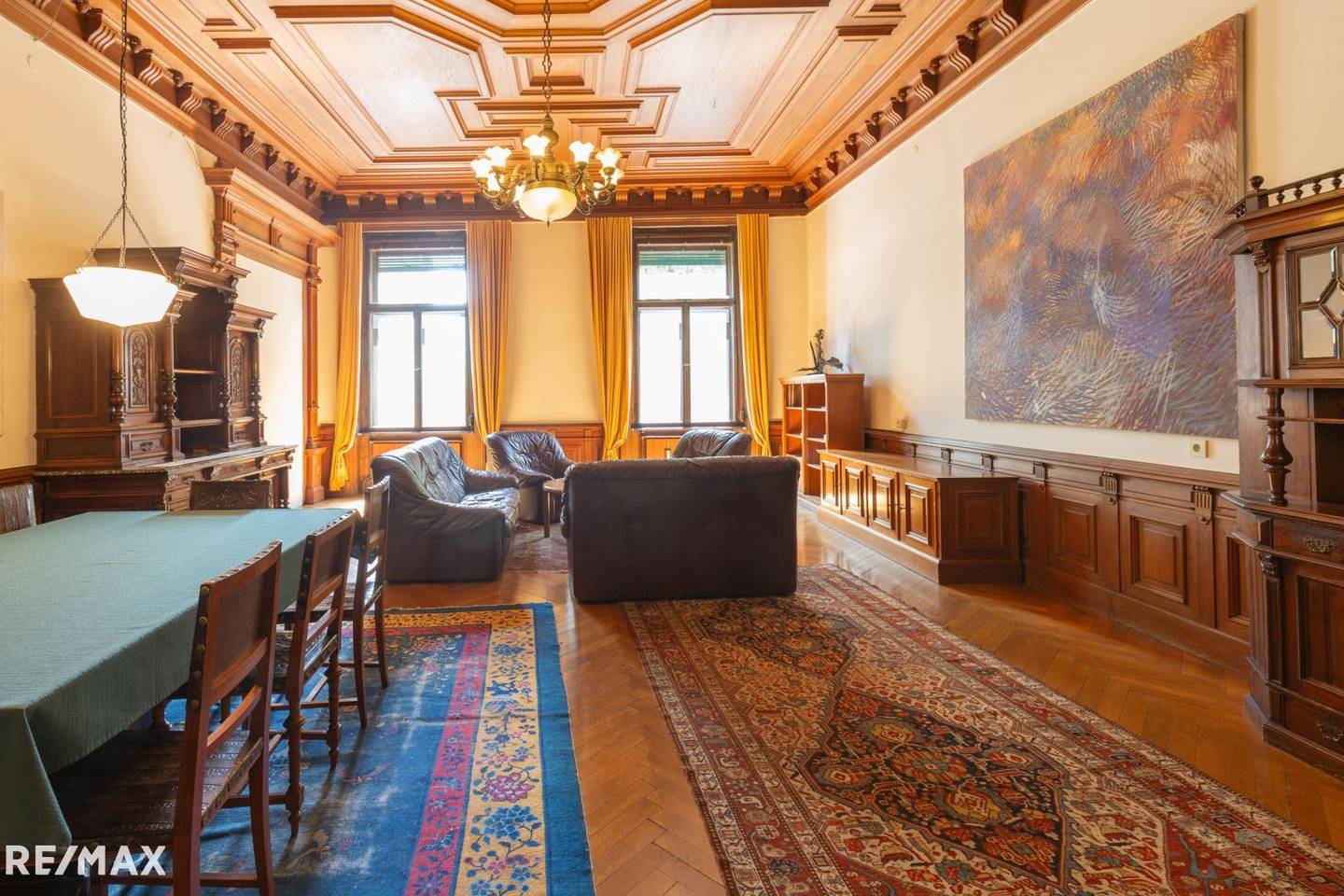 Wohnung mit hohen Decken und Wintergarten