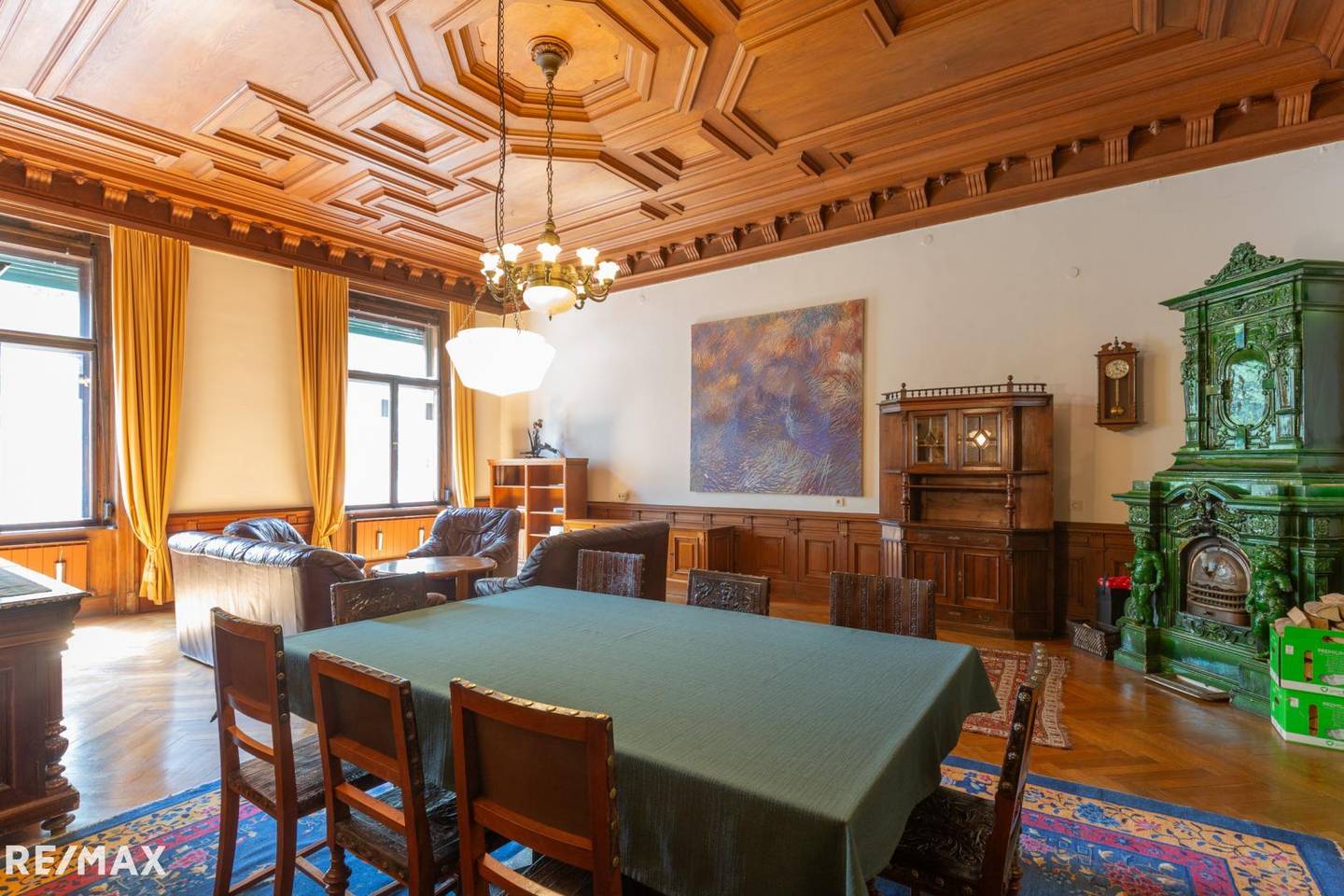 Wohnung mit hohen Decken und Wintergarten