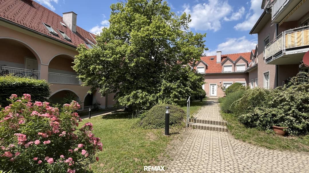 Renovated ground floor apartment with parking in Geidorf