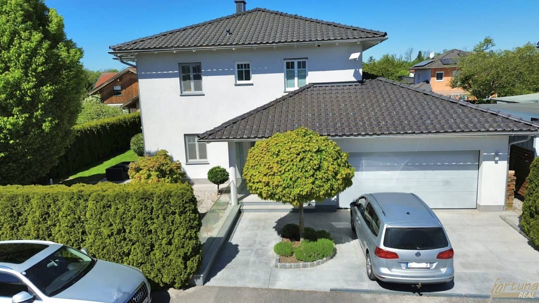 Spacious single-family house with garden and terrace in Haidershofen