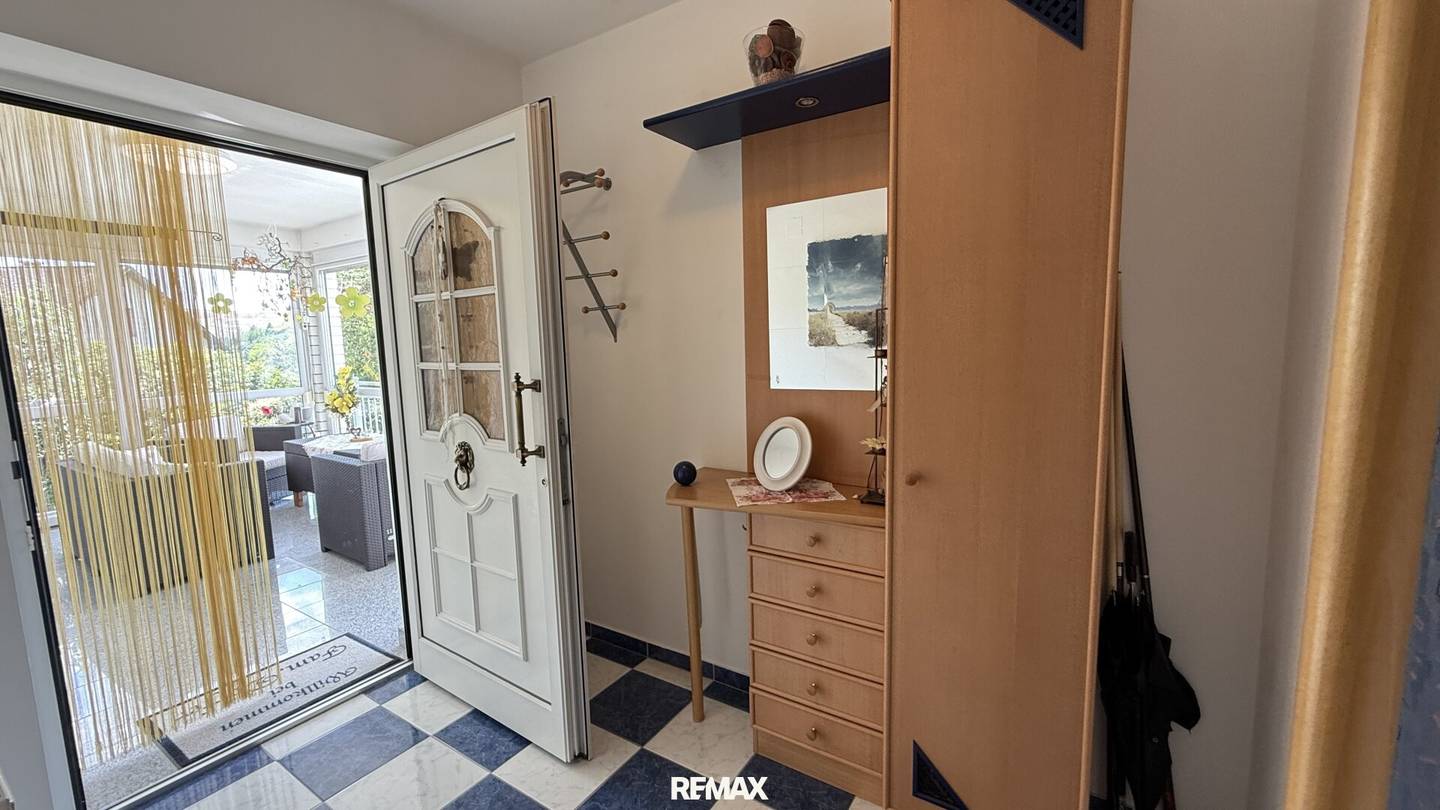 Einfamilienhaus mit Garten Pool Balkon und Garage in Hannersdorf