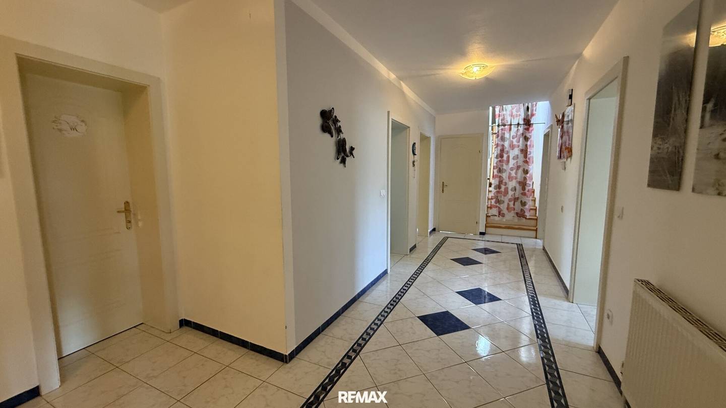 Einfamilienhaus mit Garten Pool Balkon und Garage in Hannersdorf