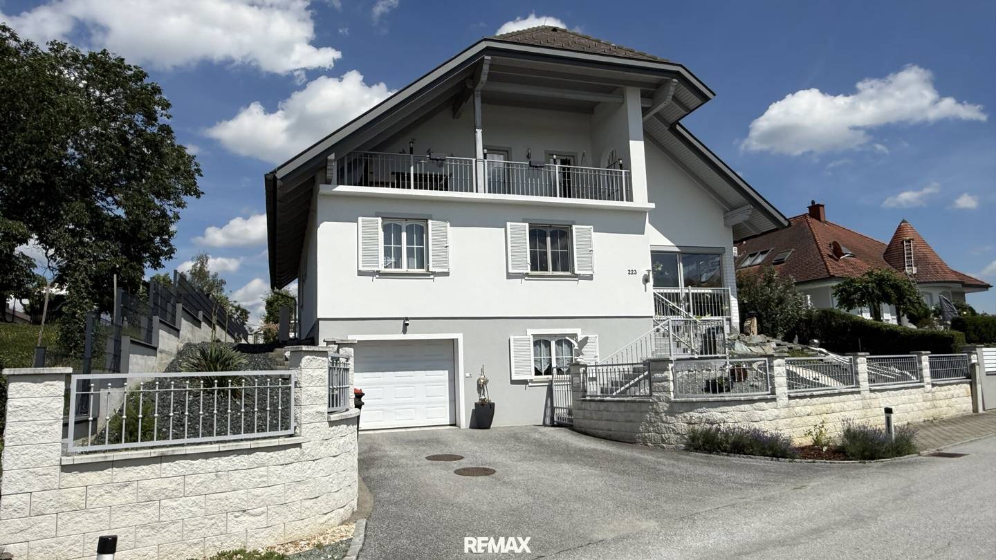 Einfamilienhaus mit Garten Pool Balkon und Garage in Hannersdorf