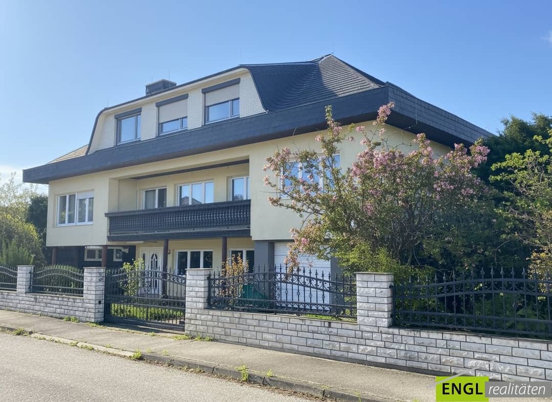 Mehrfamilienhaus mit Wellnessbereich und drei Wohnungen